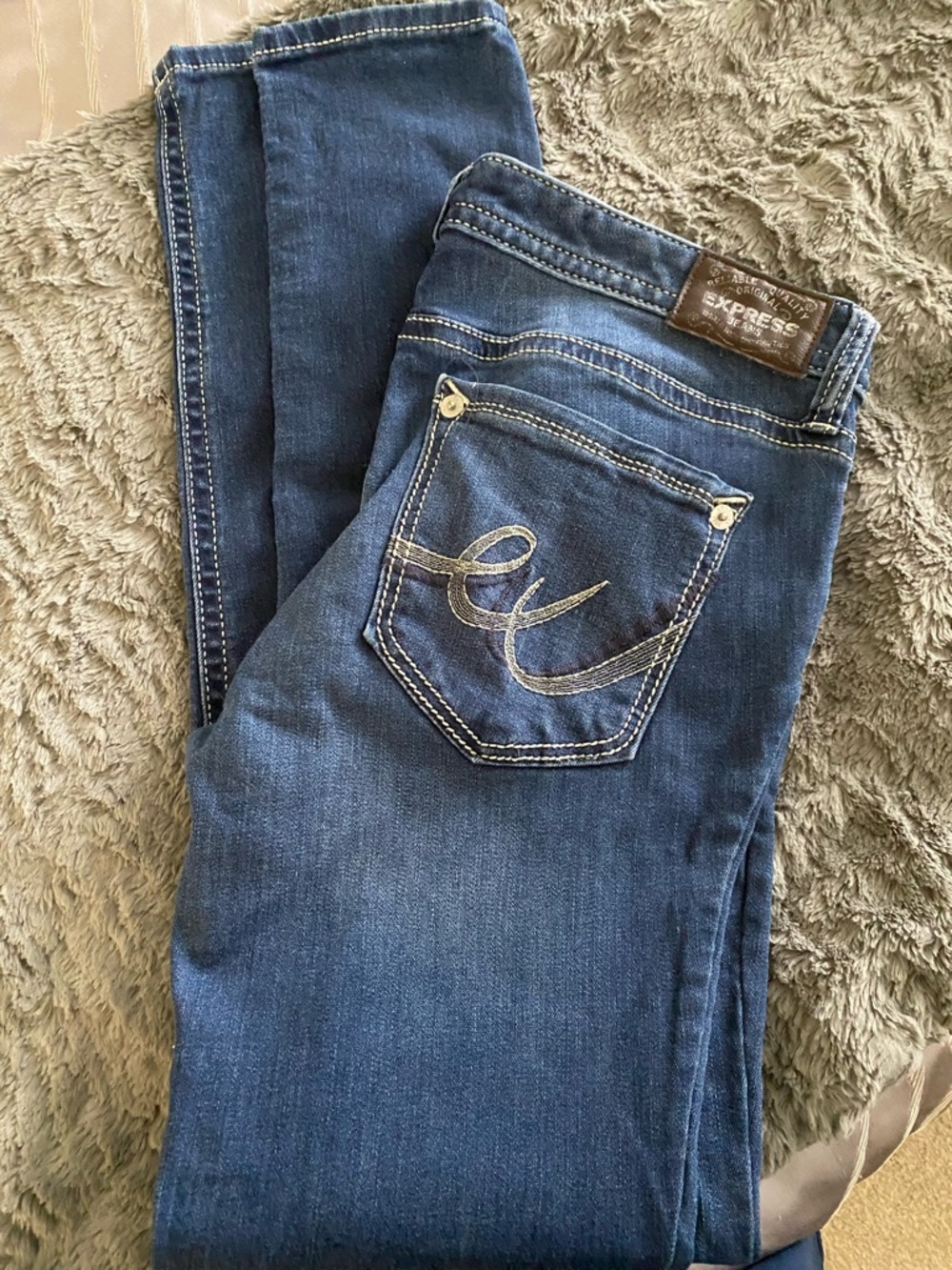 Express Women's Dark Blue Skinny Jeans with Embroidered Back Pocket